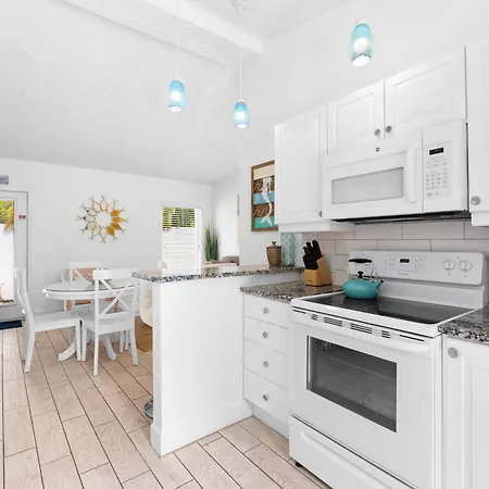 Crescent Beach Villas By Beachside Management-3
